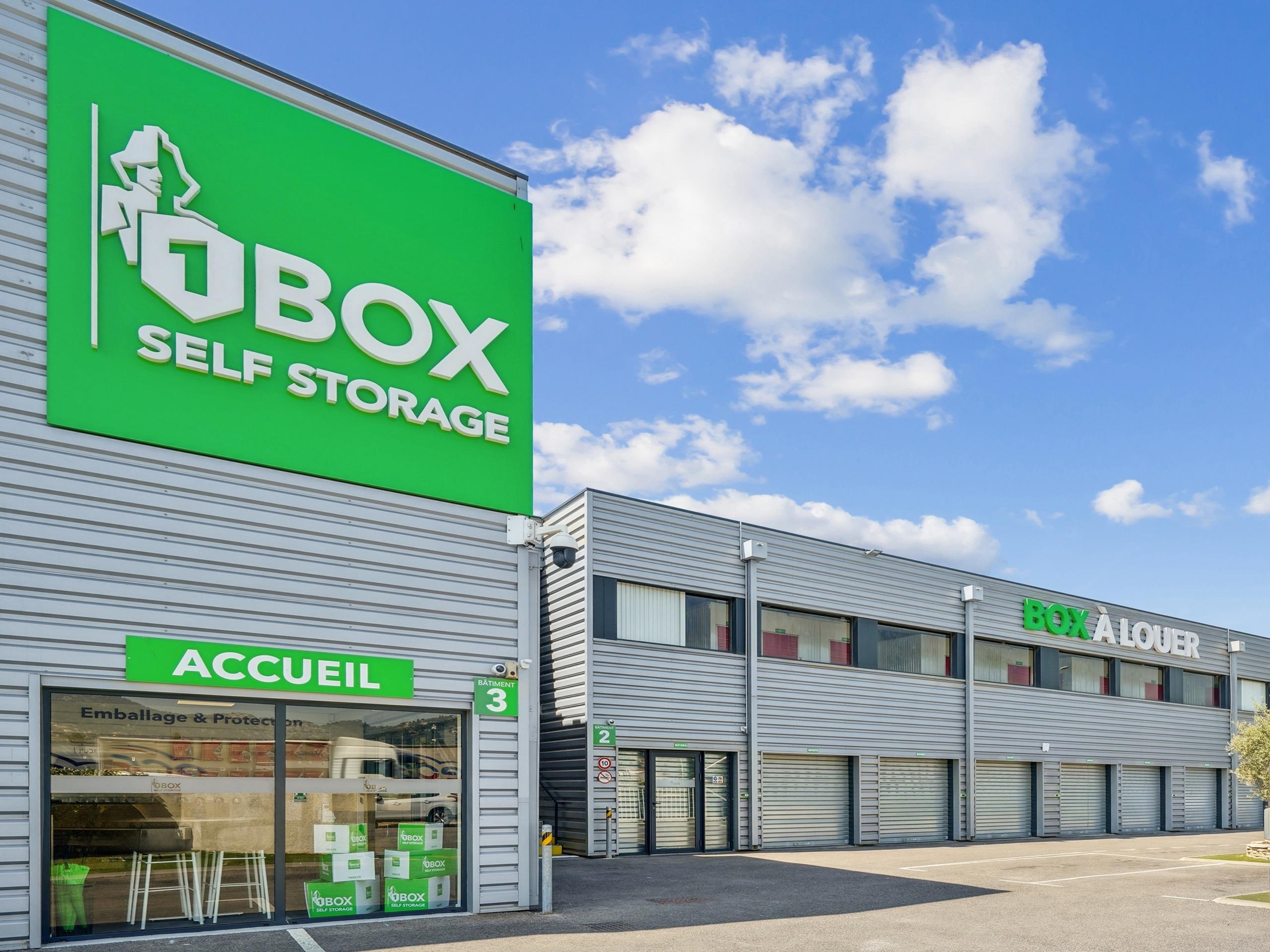 Devanture du centre 1BOX Six-Fours